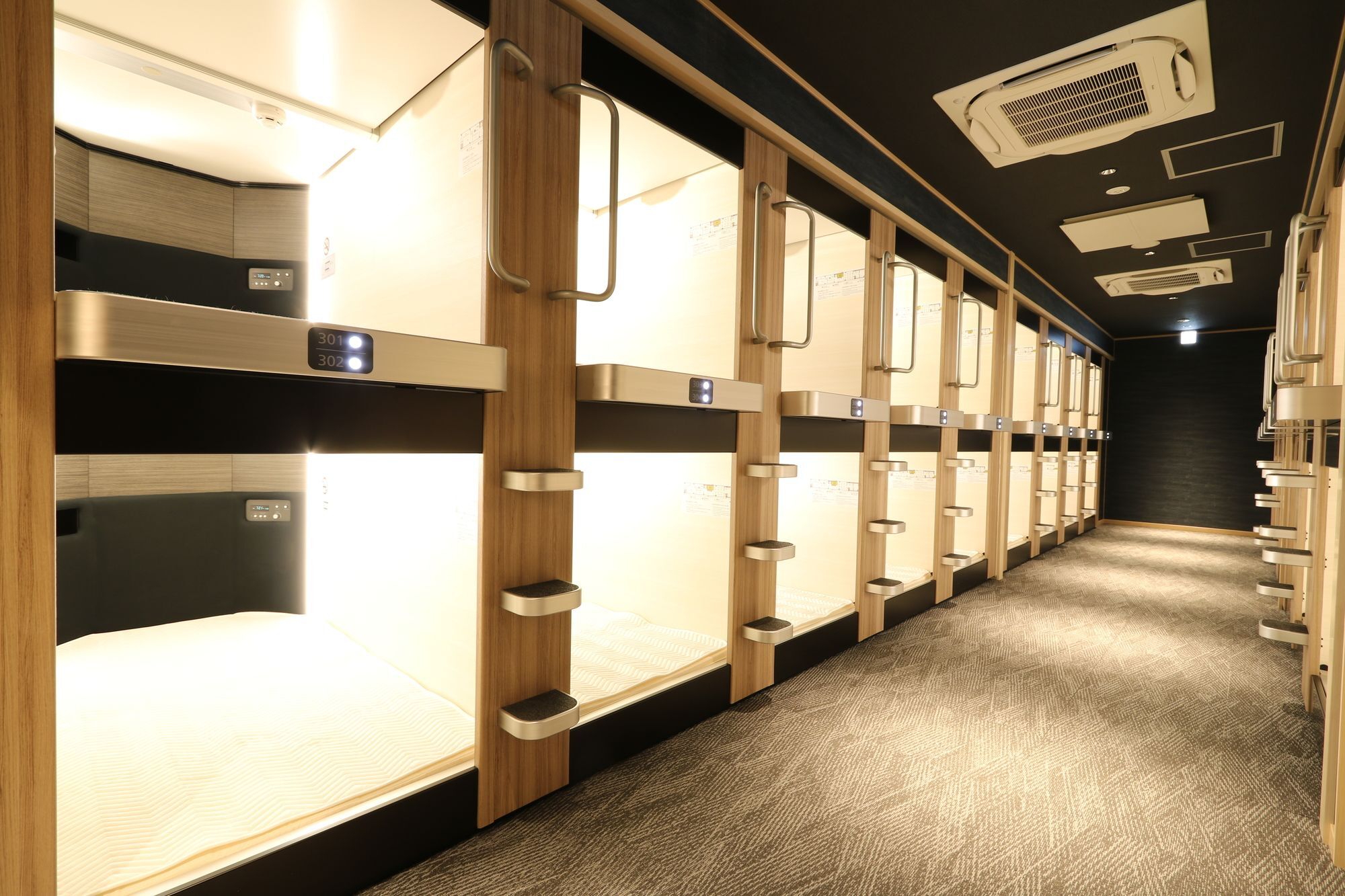 Cabin & Capsule Hotel J-Ship Osaka Namba Exterior photo