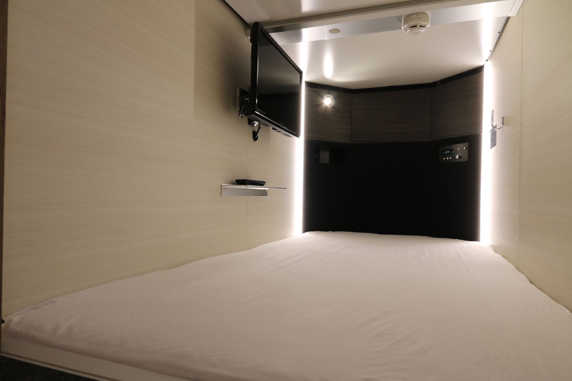 Cabin & Capsule Hotel J-Ship Osaka Namba Exterior photo